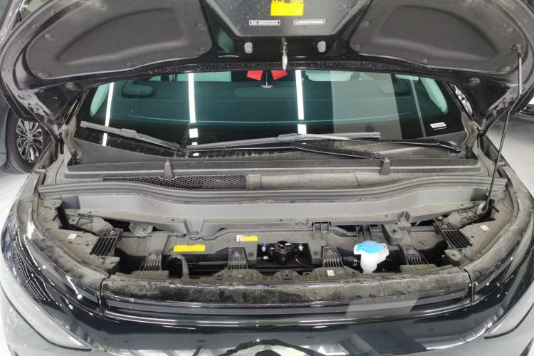 Used XPeng X9 2024 702 Ultra-Long Range Max Engine Bay