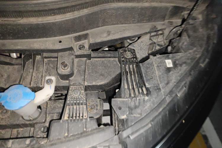 Used XPeng X9 2024 702 Ultra-Long Range Max Engine Bay Left