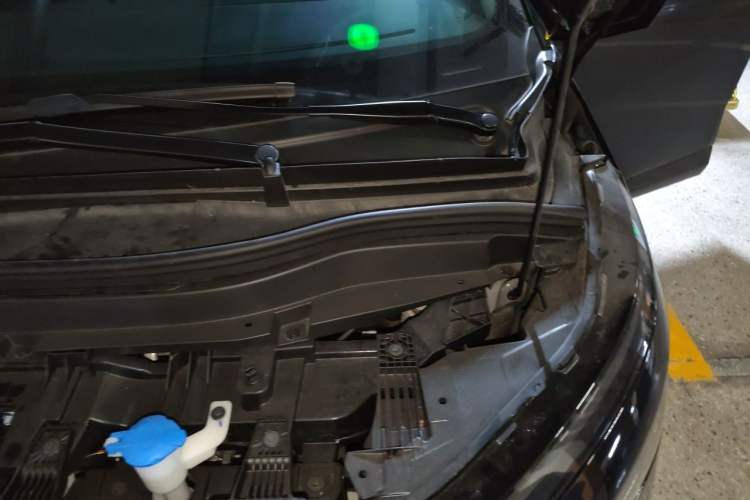 Used XPeng X9 2024 702 Ultra-Long Range Max Engine Bay Left