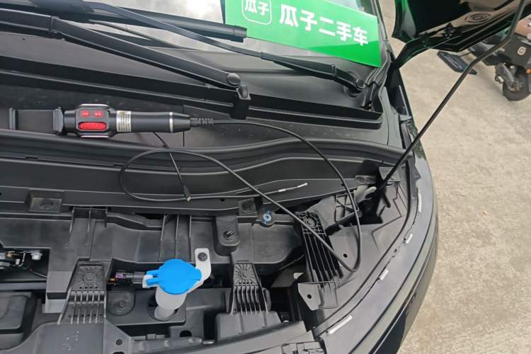 Used XPeng X9 2024 610 Long-Range Max Engine Bay Left