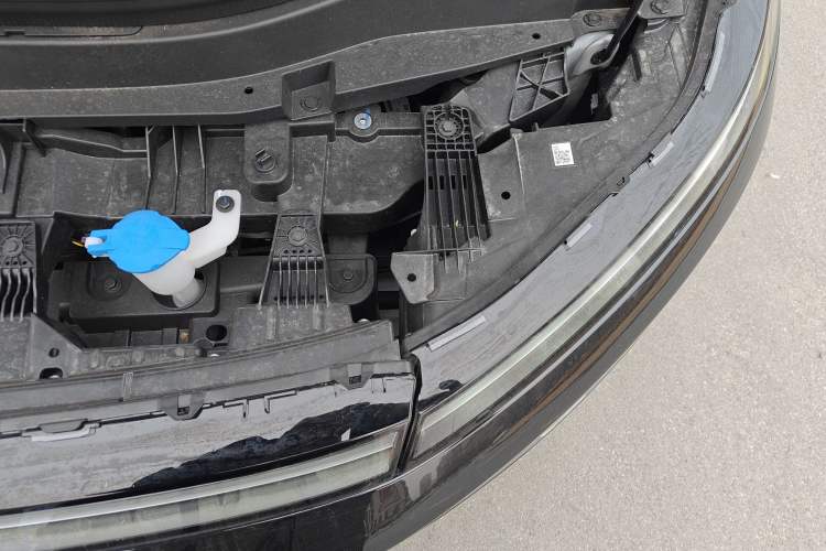Used XPeng X9 2024 610 Long-Range Pro Engine Bay Left