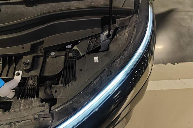Used XPeng X9 2024 610 Long-Range Pro Engine Bay Left