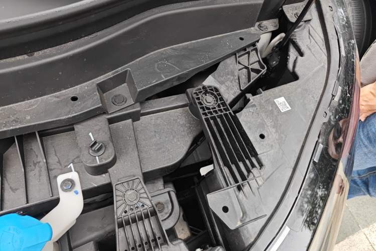 Used XPeng X9 2024 702 Ultra-Long Range Max Engine Bay Left