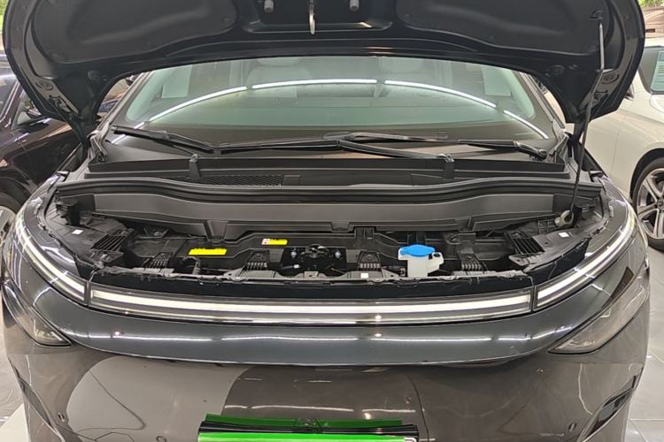 Used XPeng X9 2024 610 Long-Range Pro Engine Bay