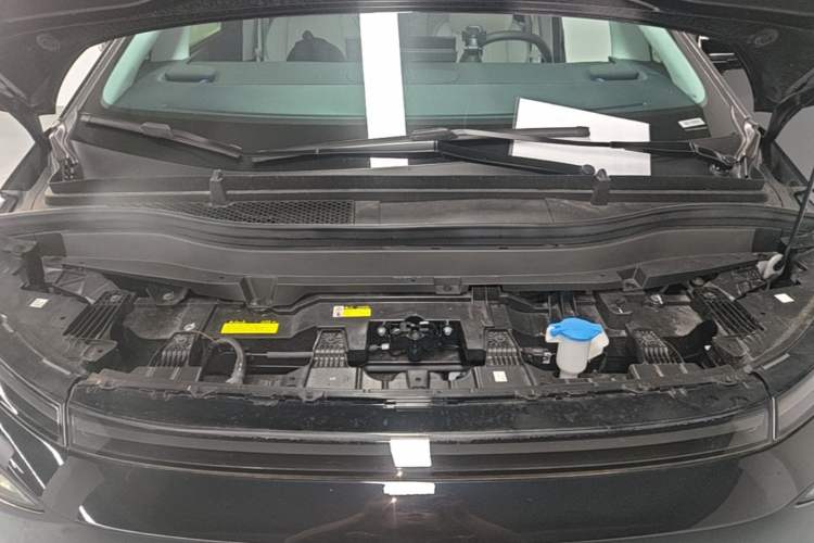 Used XPeng X9 2024 702 Ultra-Long Range Max Engine Bay