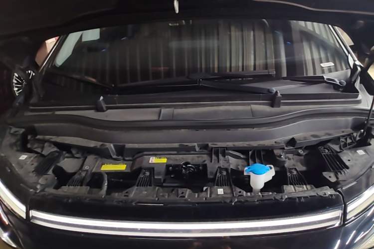 Used XPeng X9 2024 702 Ultra-Long Range Max Engine Bay
