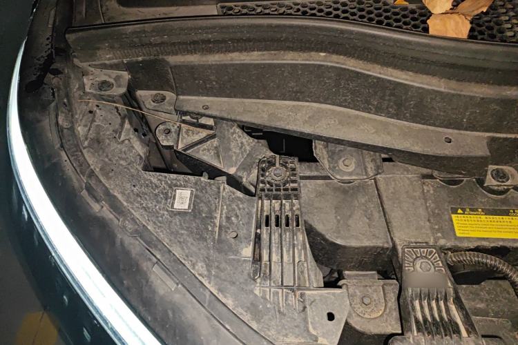 Used XPeng X9 2024 702 Ultra-Long Range Max Engine Bay Right