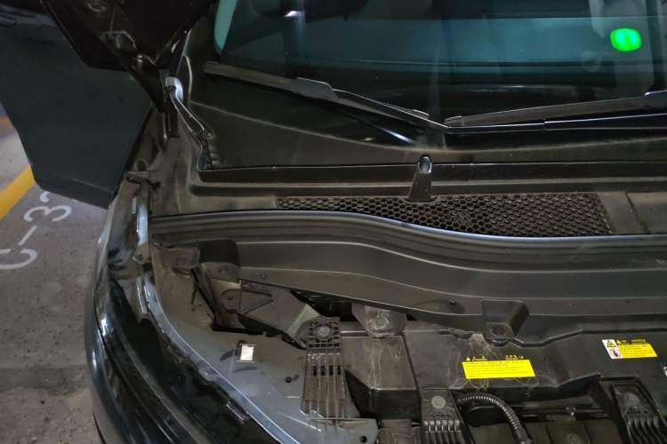 Used XPeng X9 2024 702 Ultra-Long Range Max Engine Bay Right