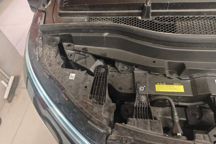 Used XPeng X9 2024 702 Ultra-Long Range Pro Engine Bay Right