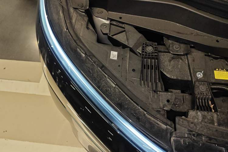 Used XPeng X9 2024 610 Long-Range Pro Engine Bay Right