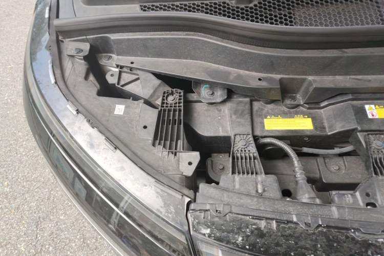 Used XPeng X9 2024 610 Long-Range Pro Engine Bay Right