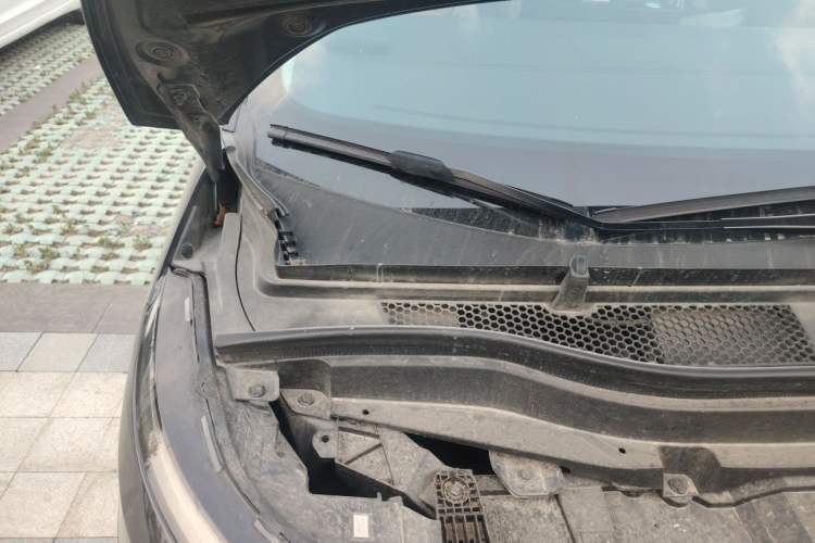 Used XPeng X9 2024 610 Long-Range Pro Engine Bay Right