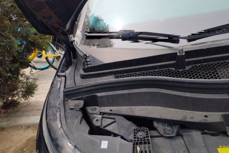 Used XPeng X9 2024 610 Long-Range Pro Engine Bay Right
