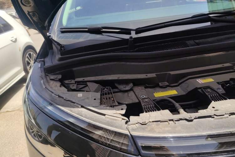 Used XPeng X9 2024 702 Ultra-Long Range Pro Engine Bay Right