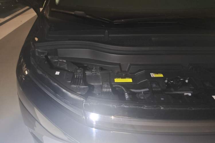 Used XPeng X9 2024 702 Ultra-Long Range Pro Engine Bay Right