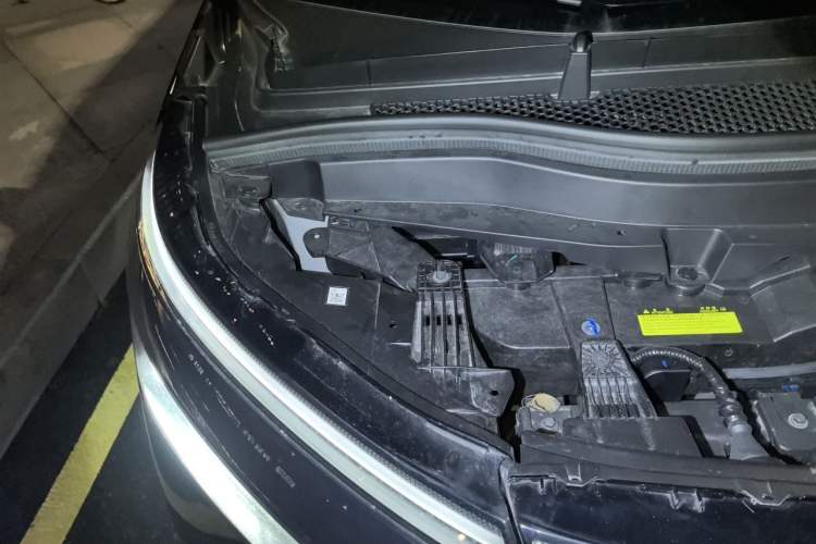 Used XPeng X9 2024 702 Ultra-Long Range Max Engine Bay Right