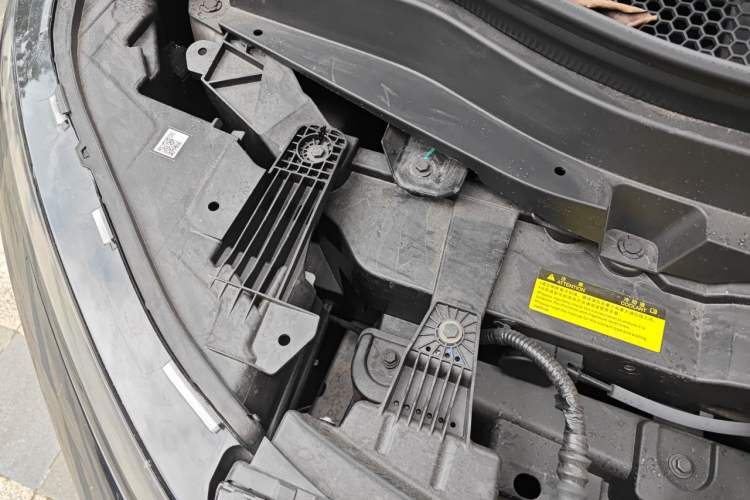 Used XPeng X9 2024 702 Ultra-Long Range Max Engine Bay Right