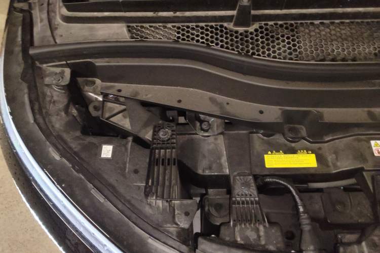 Used XPeng X9 2024 610 Long-Range Pro Engine Bay Right