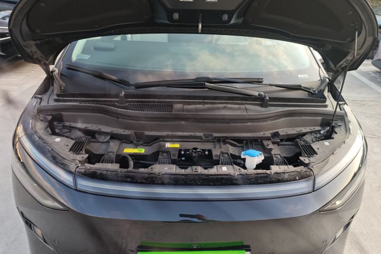 Used XPeng X9 2024 702 Ultra-Long Range Max Engine Bay