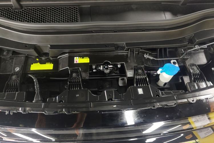 Used XPeng X9 2024 702 Ultra-Long Range Pro Engine Bay