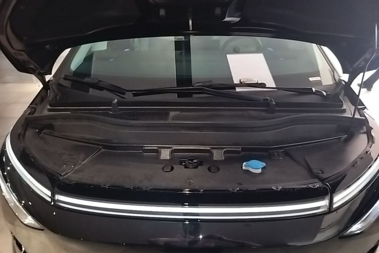 Used XPeng X9 2024 702 Ultra-Long Range Max Engine Bay