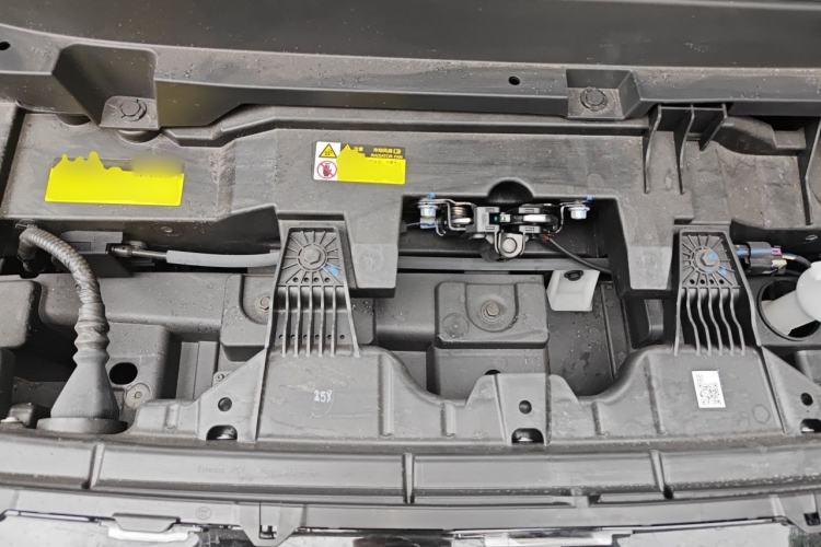 Used XPeng X9 2024 702 Ultra-Long Range Max Engine Bay