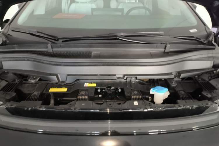 Used XPeng X9 2024 702 Ultra-Long Range Pro Engine Bay