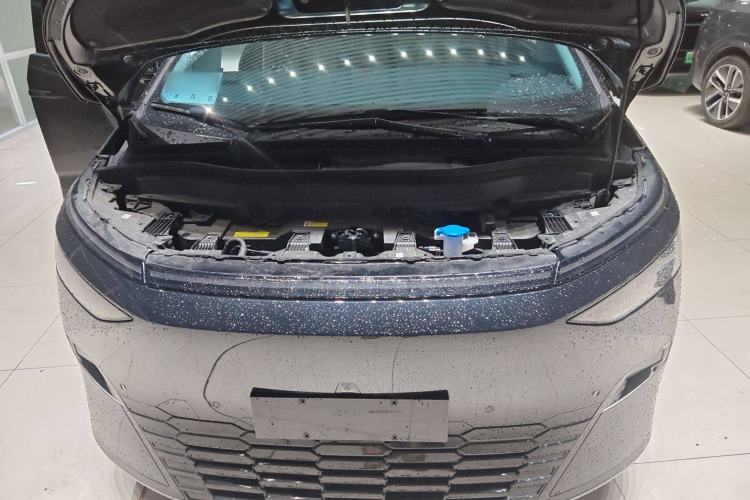 Used XPeng X9 2024 702 Ultra-Long Range Pro Engine Bay