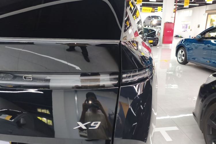Used XPeng X9 2024 702 Ultra-Long Range Max Exterior 3
