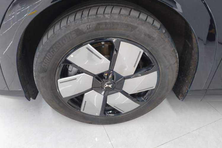 Used XPeng X9 2024 702 Ultra-Long Range Max Exterior 4