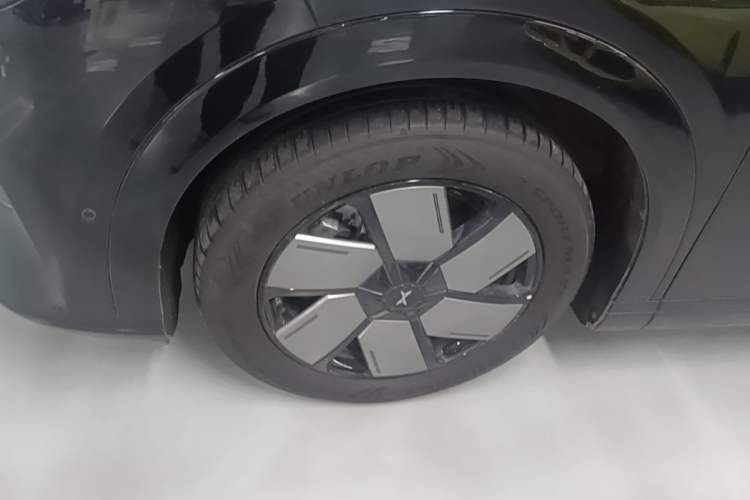 Used XPeng X9 2024 610 Long-Range Pro Exterior 4