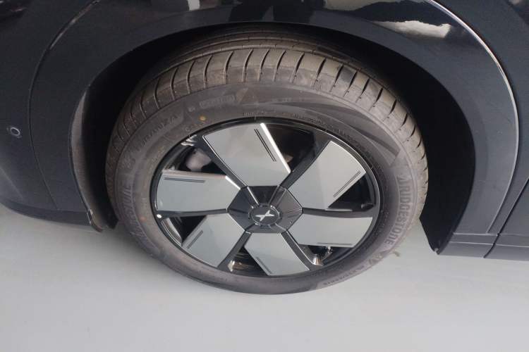 Used XPeng X9 2024 640 All-Wheel Drive High-Performance Max Exterior 4
