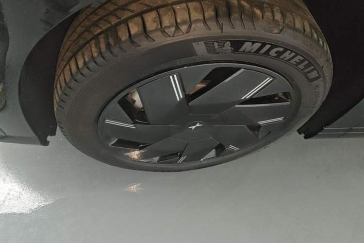 Used XPeng X9 2024 702 Ultra-Long Range Max Exterior 4