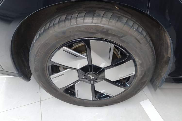 Used XPeng X9 2024 702 Ultra-Long Range Max Exterior 5