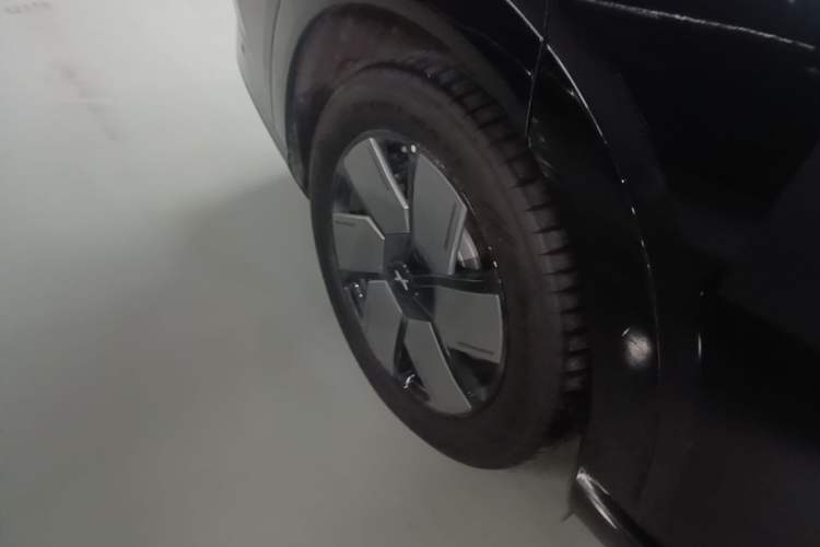 Used XPeng X9 2024 610 Long-Range Pro Exterior 5