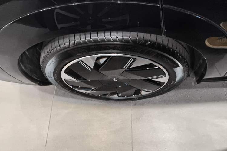 Used XPeng X9 2024 640 All-Wheel Drive High-Performance Max Exterior 5