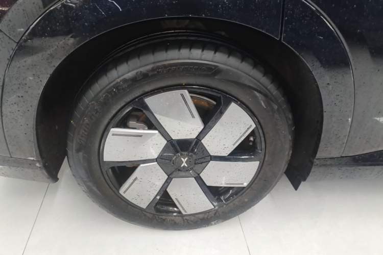 Used XPeng X9 2024 702 Ultra-Long Range Max Exterior 5