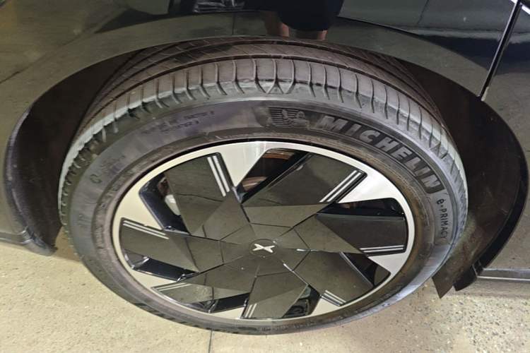 Used XPeng X9 2024 702 Ultra-Long Range Max Exterior 5