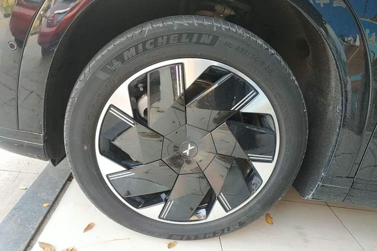 Used XPeng X9 2024 640 All-Wheel Drive High-Performance Max Exterior 7