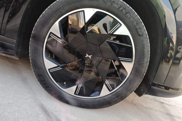 Used XPeng X9 2024 702 Ultra-Long Range Max Exterior 7
