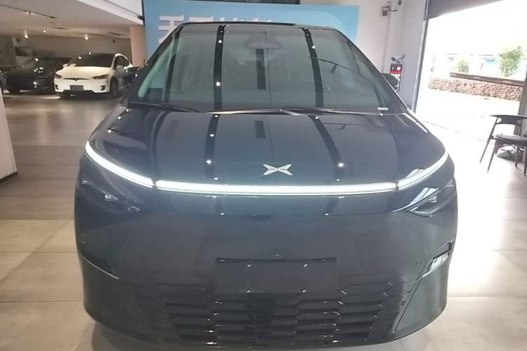 Used XPeng X9 2024 702 Ultra-Long Range Max Front