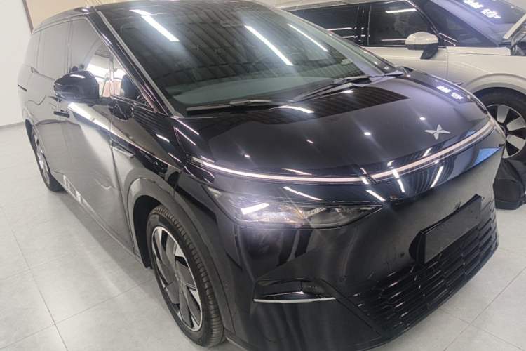 Used XPeng X9 2024 640 All-Wheel Drive High-Performance Max Front Right 45 Deg