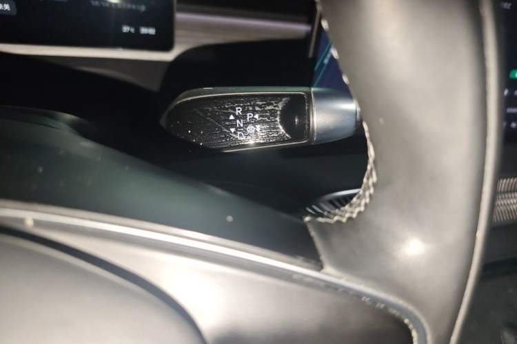 Used XPeng X9 2024 702 Ultra-Long Range Pro Gear Lever