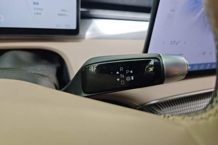 Used XPeng X9 2024 702 Ultra-Long Range Pro Gear Lever