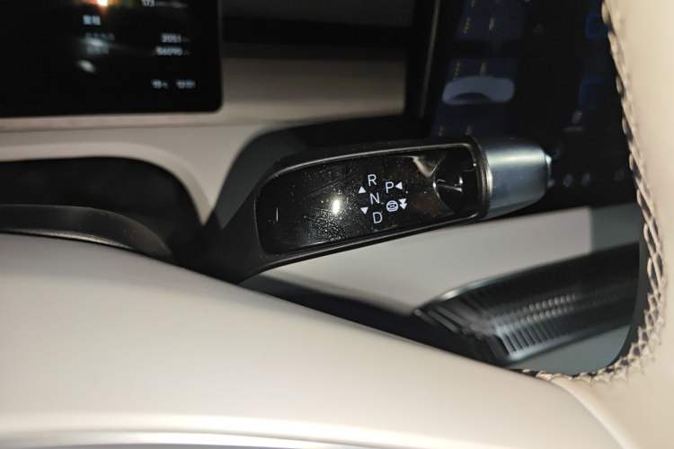 Used XPeng X9 2024 702 Ultra-Long Range Max Gear Lever