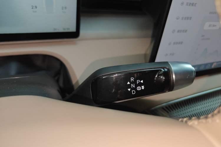 Used XPeng X9 2024 702 Ultra-Long Range Pro Gear Lever