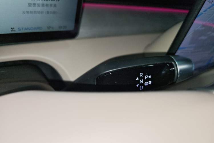 Used XPeng X9 2024 610 Long-Range Pro Gear Lever