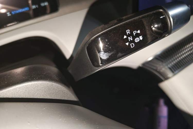 Used XPeng X9 2024 702 Ultra-Long Range Max Gear Lever