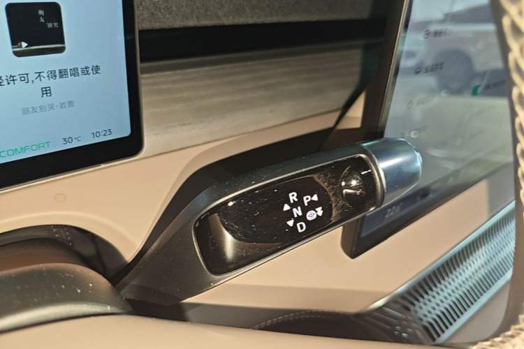 Used XPeng X9 2024 702 Ultra-Long Range Max Gear Lever