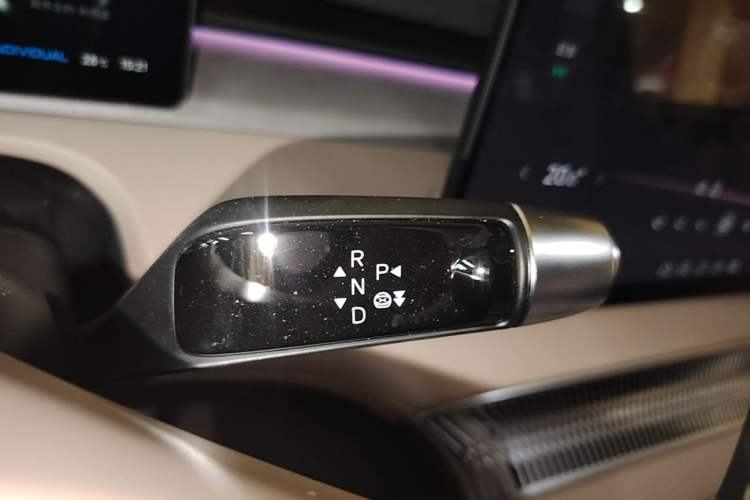 Used XPeng X9 2024 702 Ultra-Long Range Pro Gear Lever